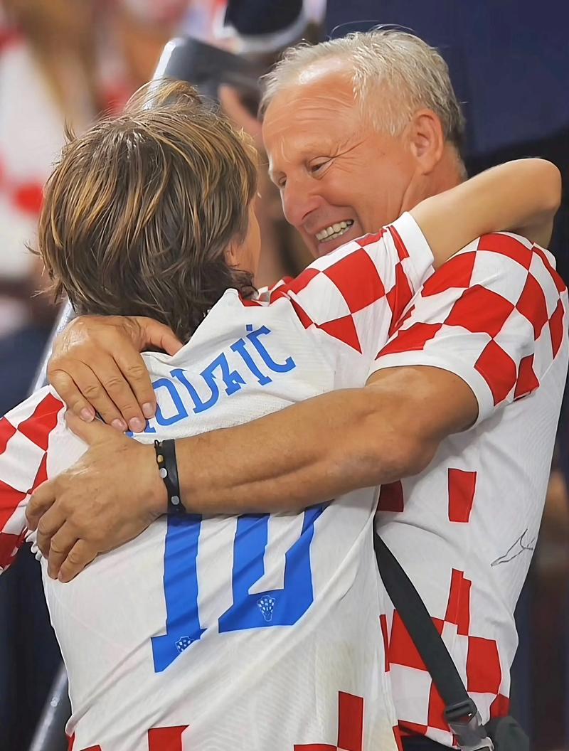 除了不沉球三分，还会虚晃一枪，法国皮蓬！